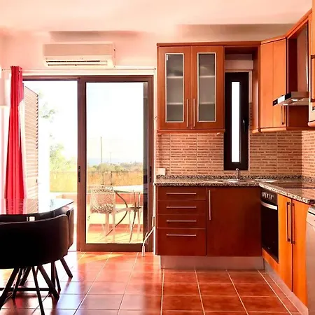 Quiet Place And Sea View Apartment